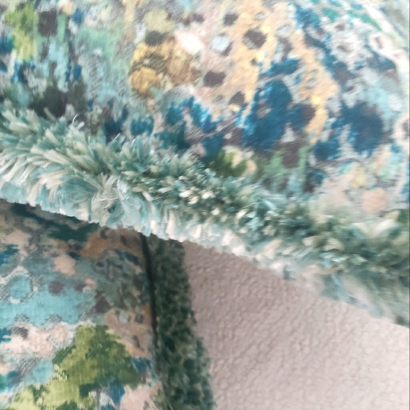 EUC SET OF 22" ACCENT PILLOWS - Picture 5 of 5